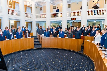 Депутаты приняли в первом чтении бюджет Оренбуржья 
